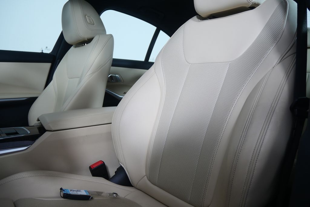 Thumbnail: 2023 BMW 3 Series - 10