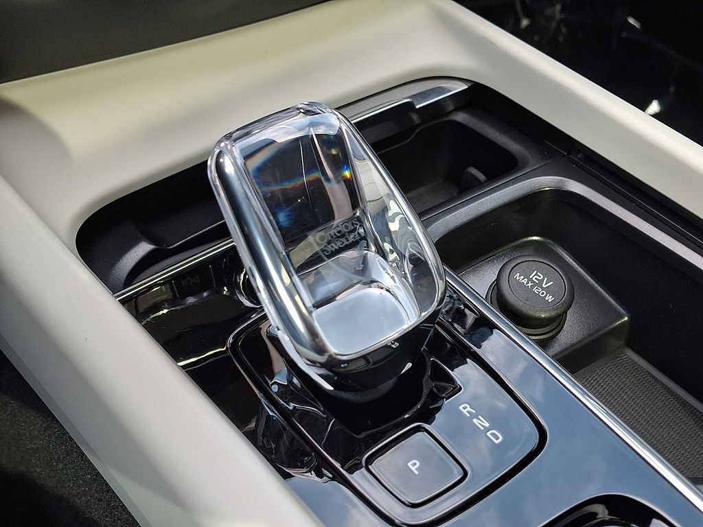 Thumbnail: 2025 Volvo S60 - 15