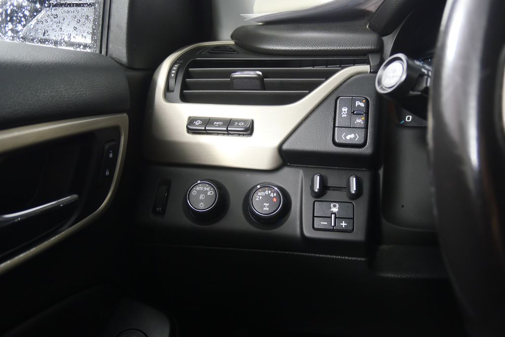 2017 GMC Yukon XL Denali 19