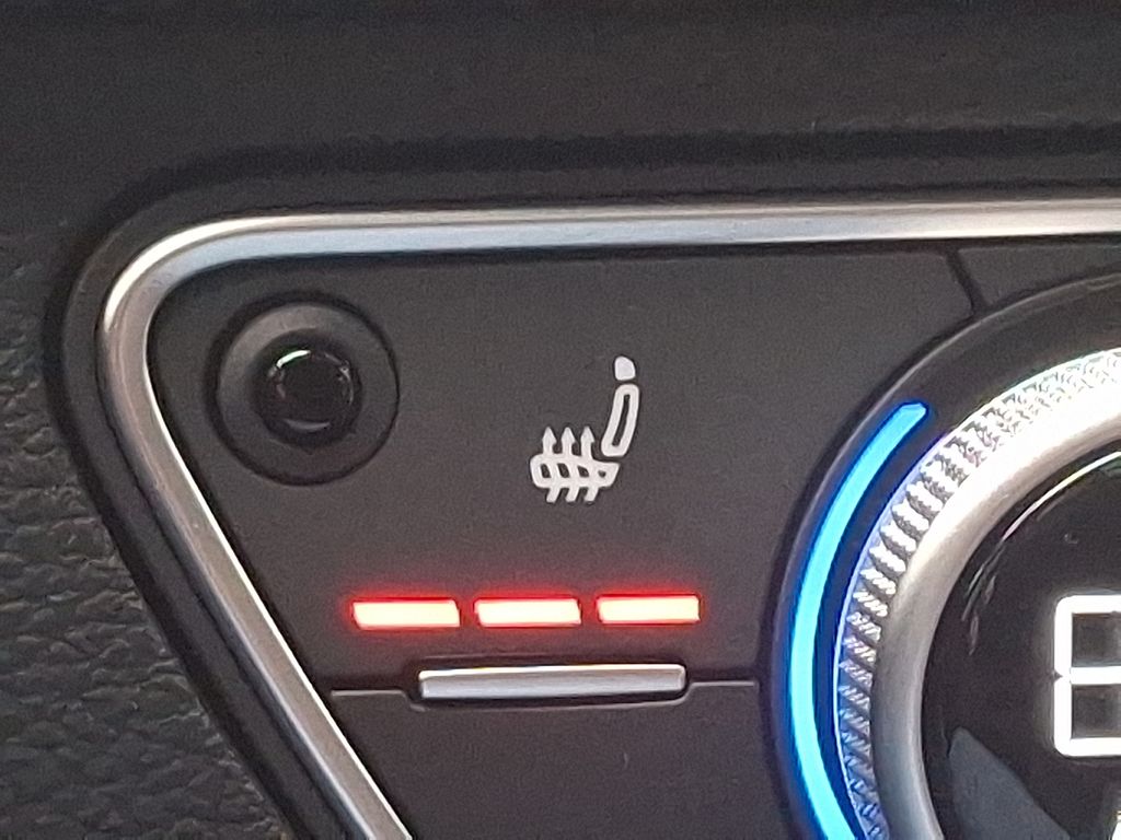 Thumbnail: 2023 Audi SQ5 - 23