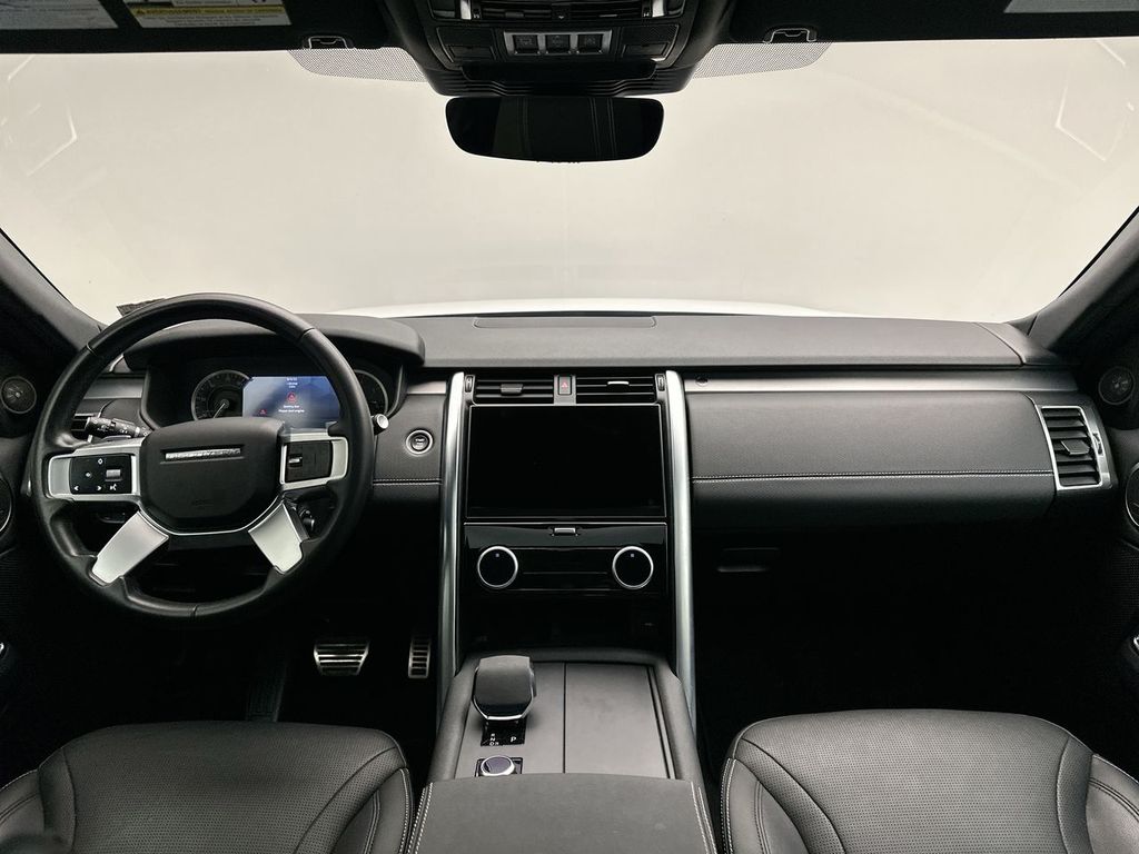 2023 Land Rover Discovery R-Dynamic S 10