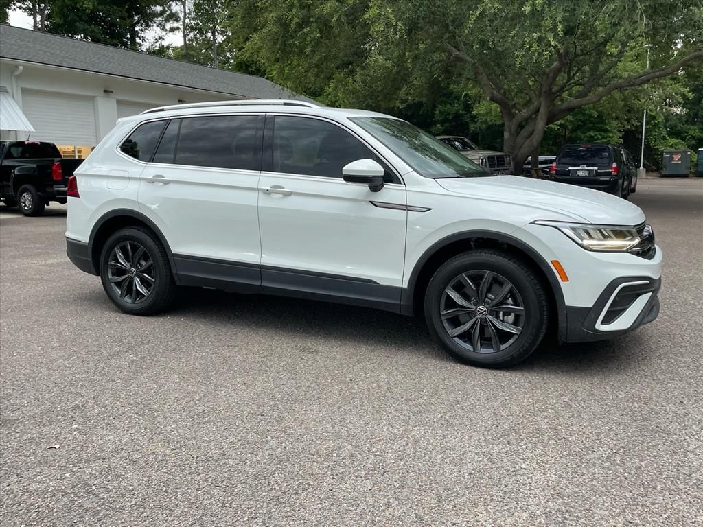 White 2022 Volkswagen Tiguan SUV / Crossover Front-Wheel Drive 8-Speed Automatic