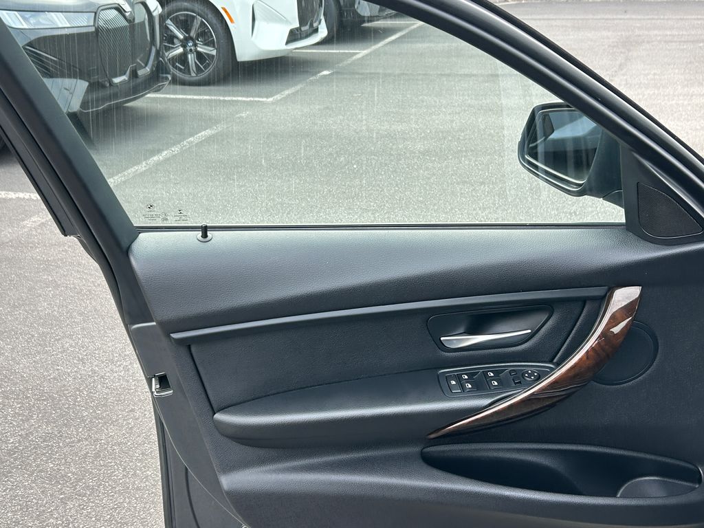 Thumbnail: 2015 BMW 3 Series - 11