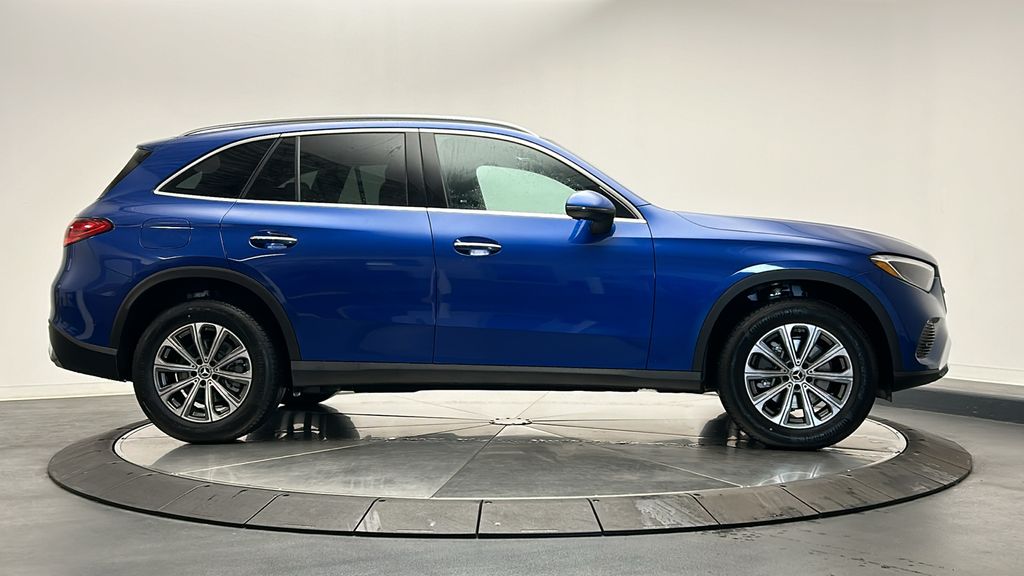 2025 Mercedes-Benz GLC 300 9