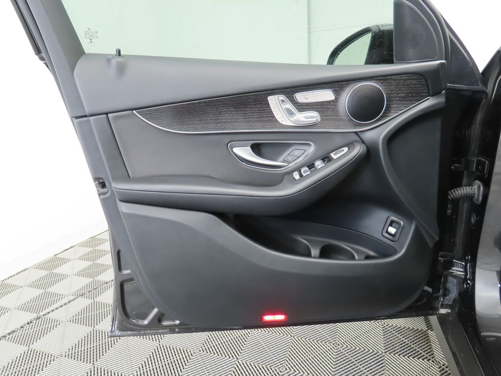 Thumbnail: 2022 Mercedes-Benz GLC - 24