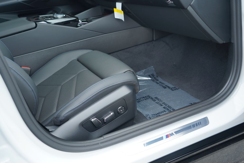 Thumbnail: 2027 BMW 5 Series - 22