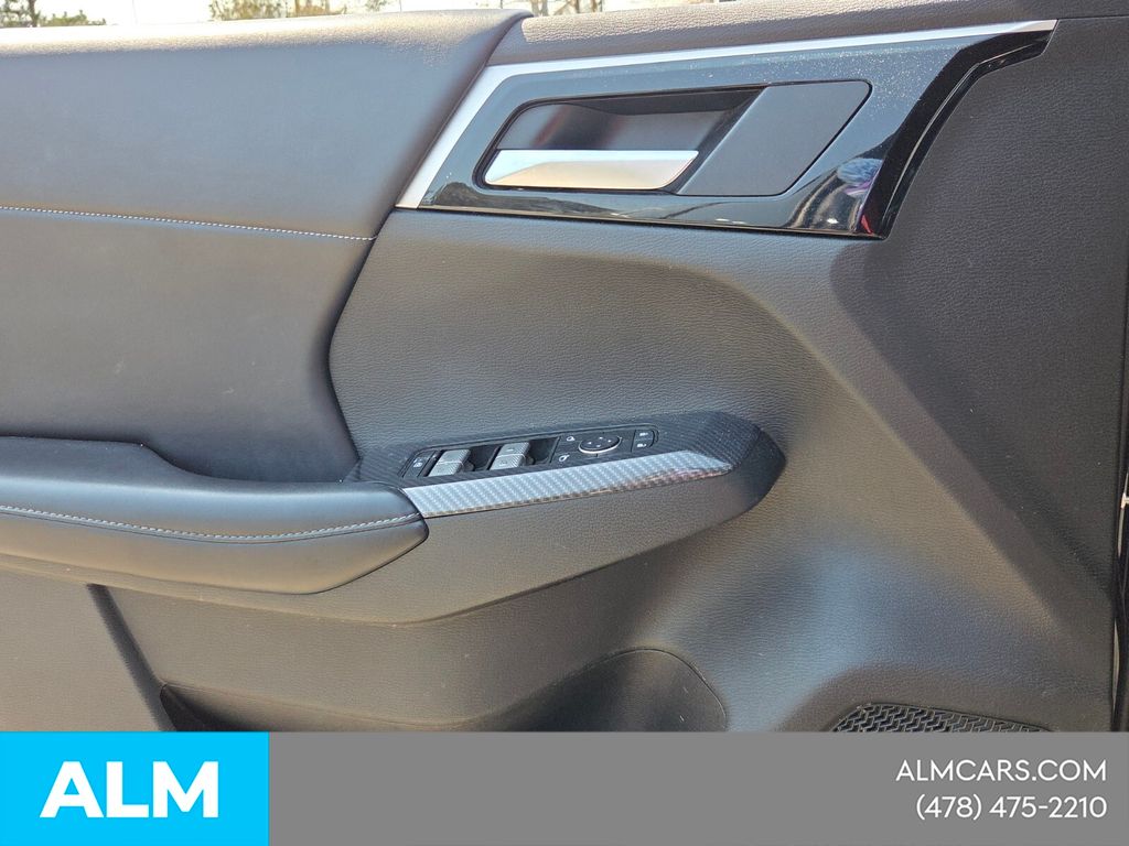 Used 2022  Mitsubishi SE image 30