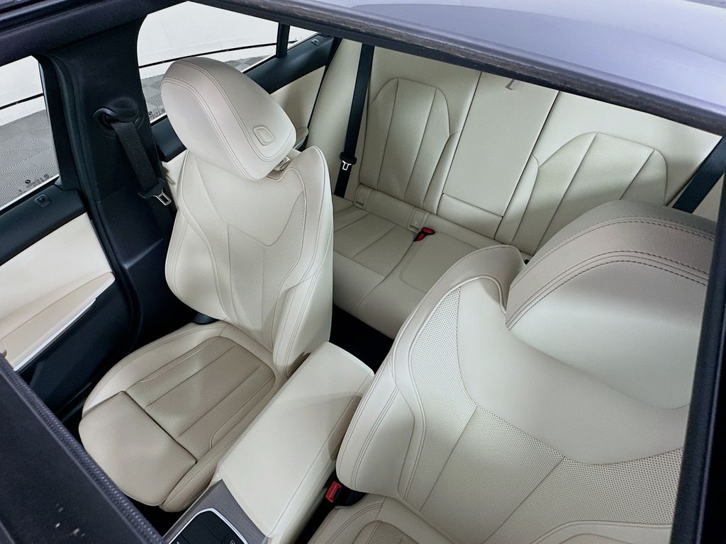 Thumbnail: 2025 BMW 3 Series - 22