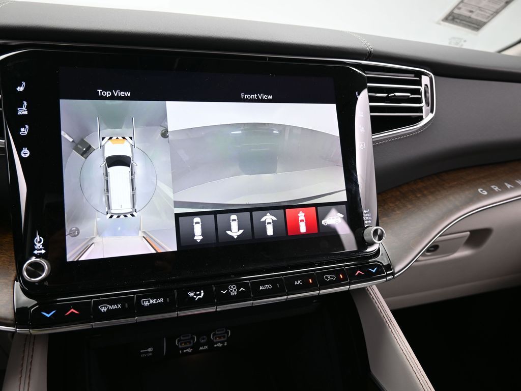 Used 2024 Diamond Black Crystal Pearlcoat Jeep Base image 24