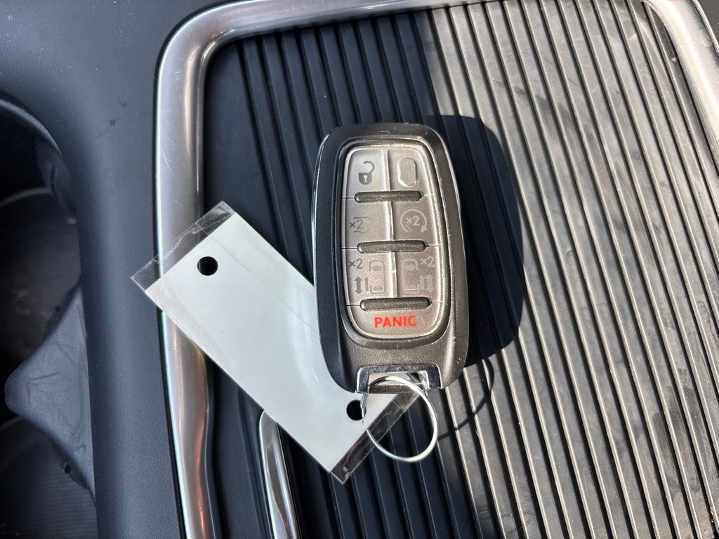 Used 2023 Chrysler Pacifica Van