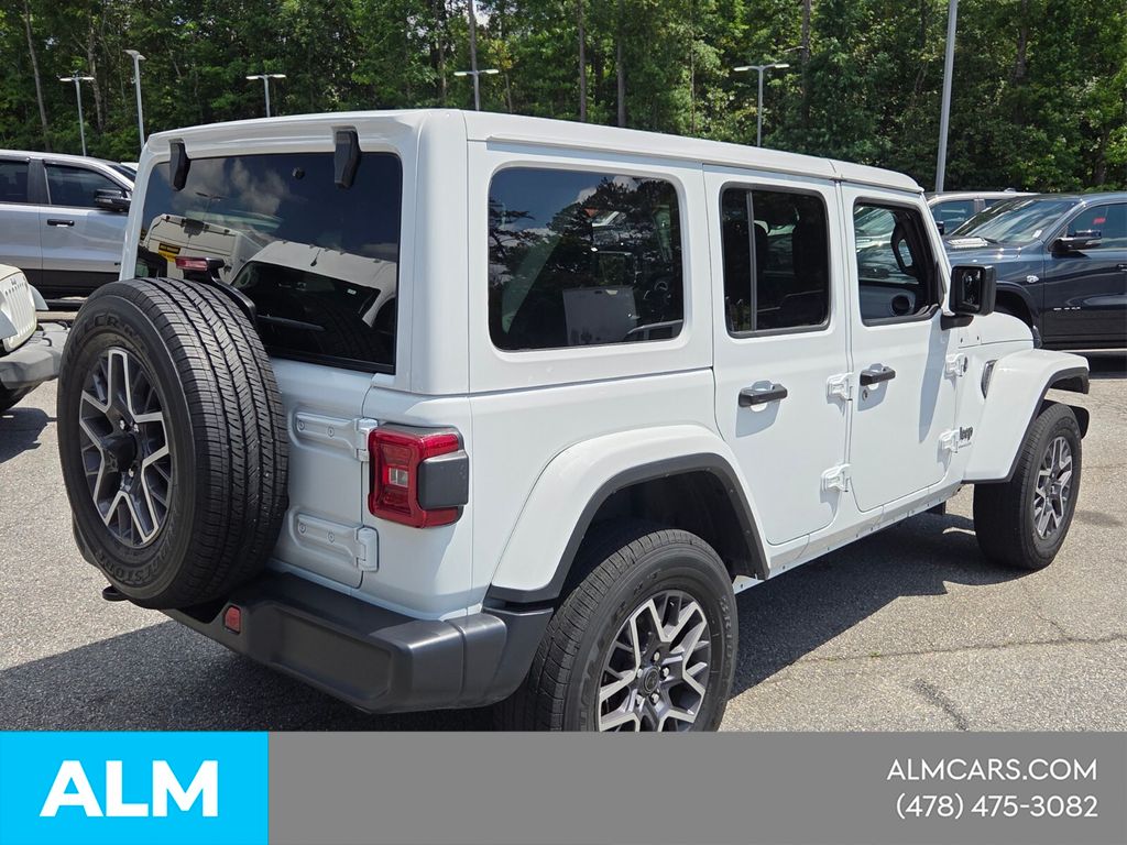 Used 2025 White Jeep Sahara image 12