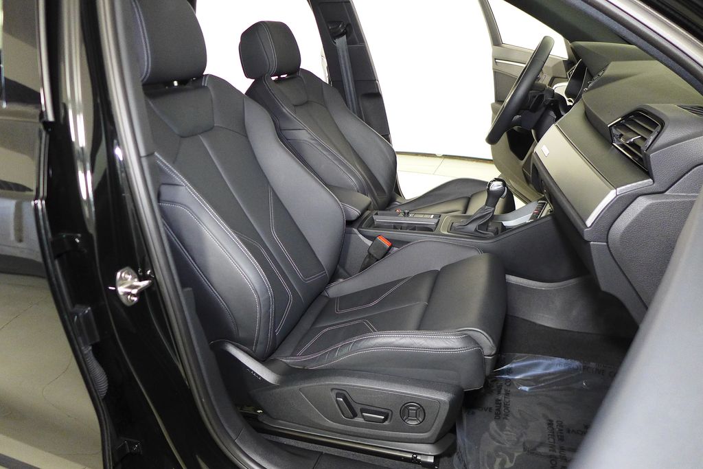 Thumbnail: 2025 Audi Q3 - 19