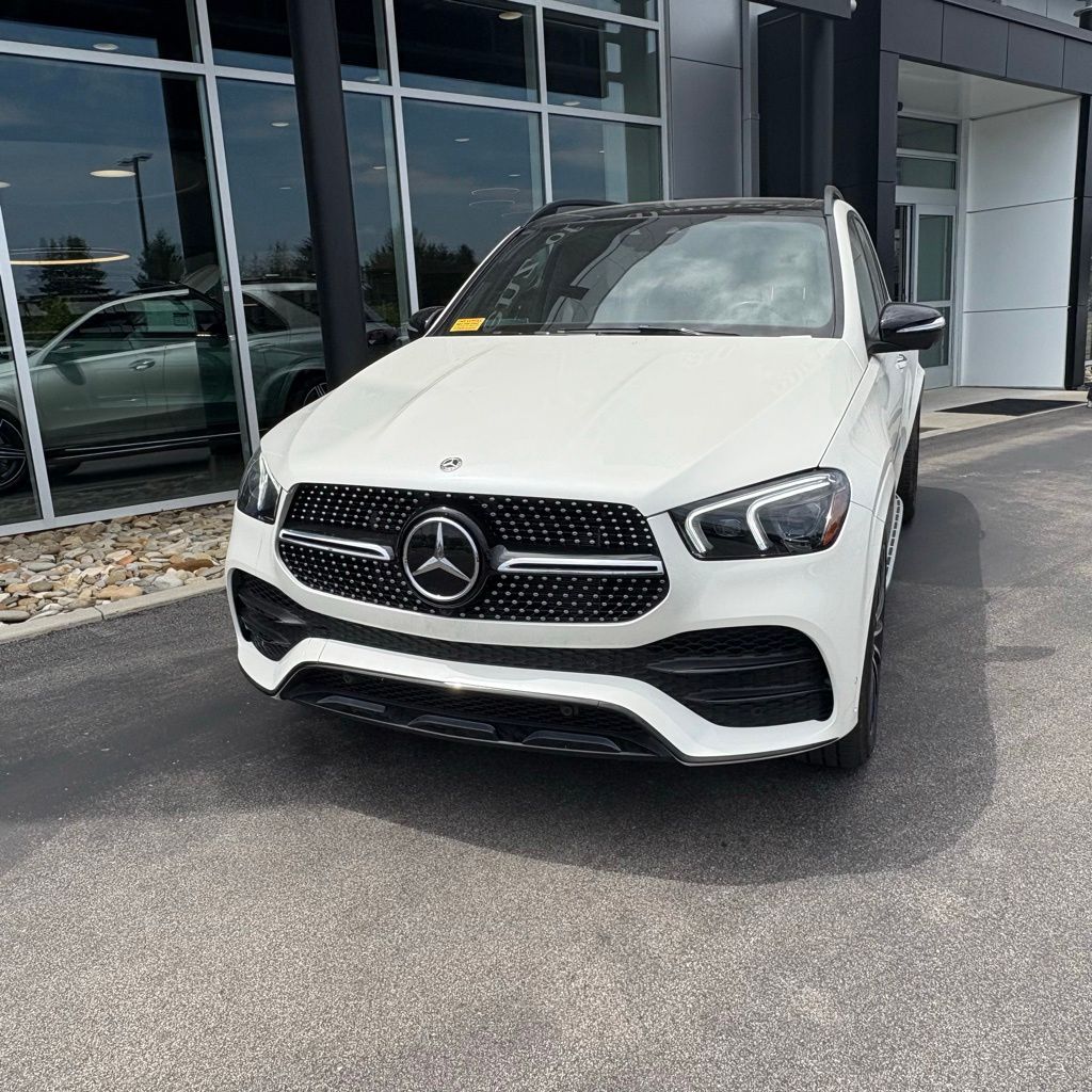 Certified Used 2023 MANUFAKTUR Diamond White Metallic Mercedes-Benz GLE 450 image 3