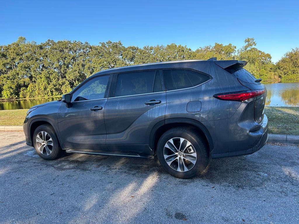 Thumbnail: 2023 Toyota Highlander - 3