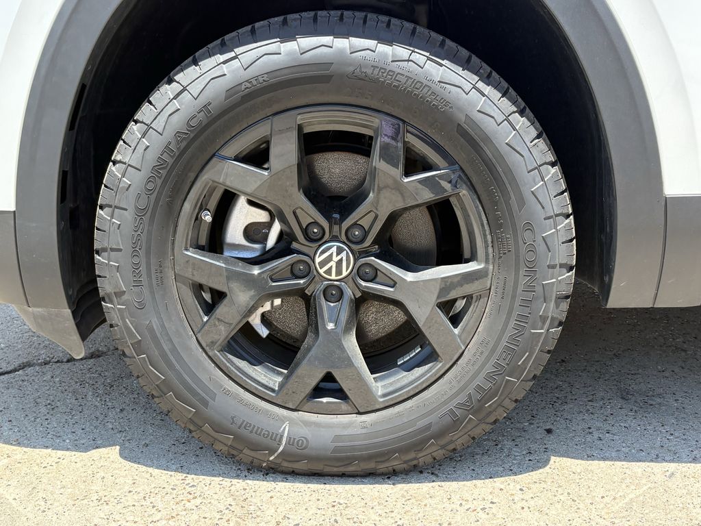 2024 Volkswagen Atlas 2.0T Peak Edition SEL White at DeMontrond Gulf Freeway