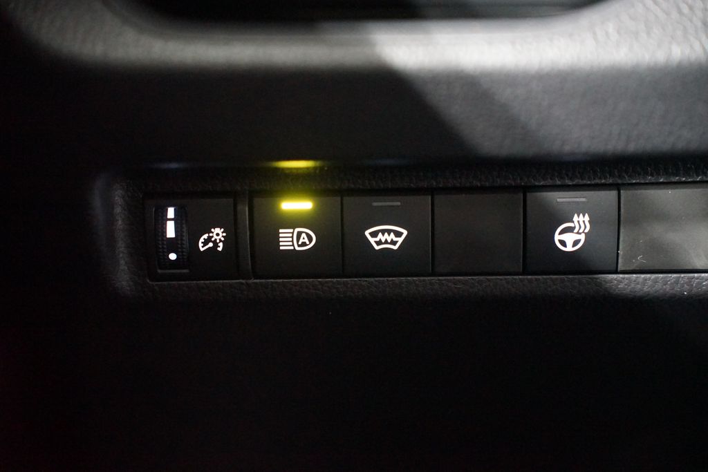 2025 Toyota RAV4 XLE Premium 24