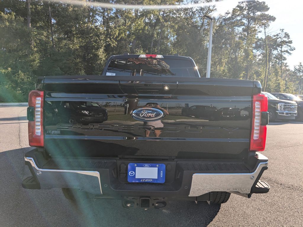 2026 Ford Super Duty F-350 SRW LARIAT