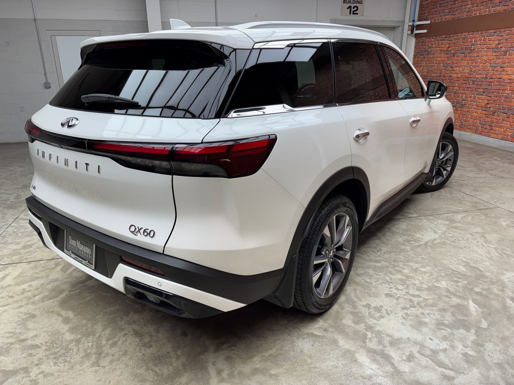 Used 2024 White INFINITI LUXE image 8