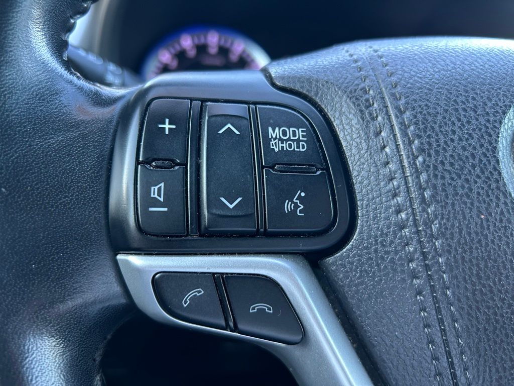 Thumbnail: 2017 Toyota Highlander - 21