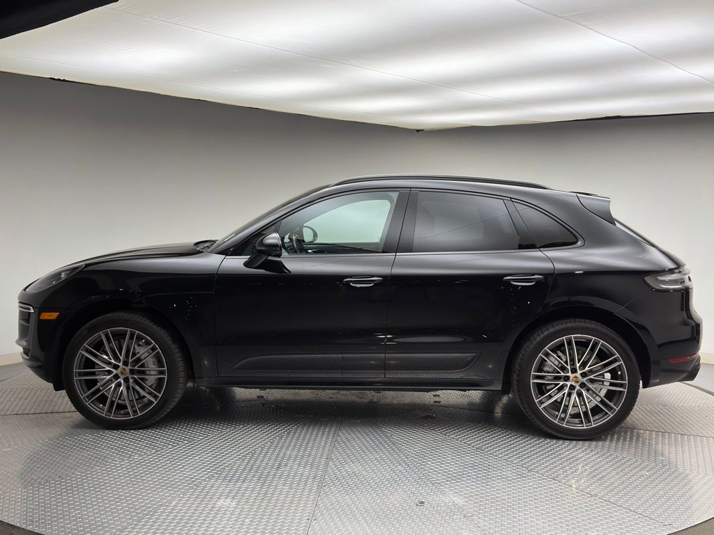 Thumbnail: 2021 Porsche Macan - 2