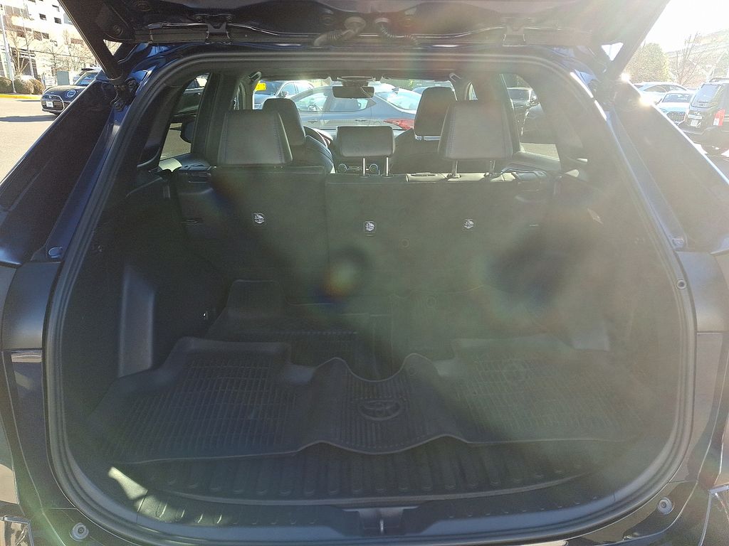 Thumbnail: 2021 Toyota RAV4 - 28