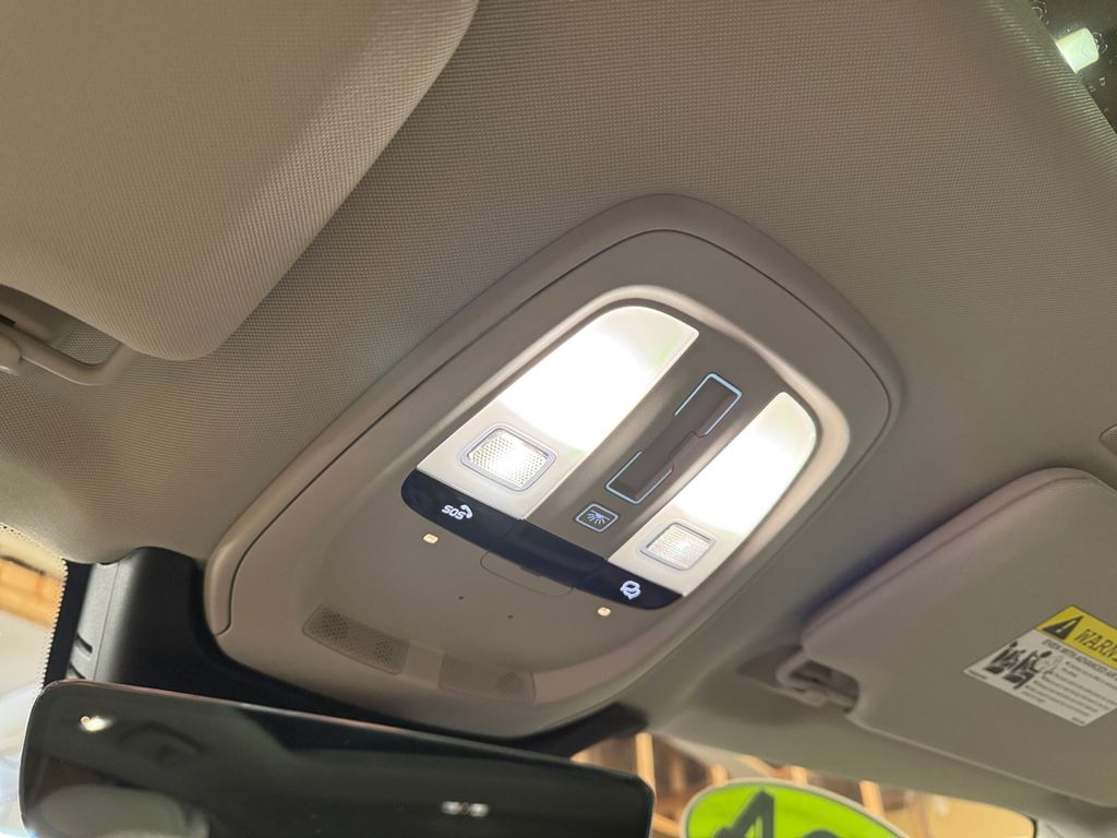 2024 Volvo XC90 B6 Plus Bright Theme photo