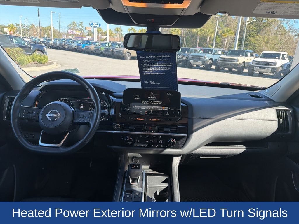 2022 Nissan Pathfinder SL 2WD