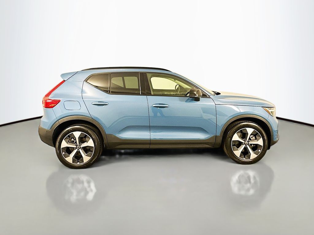 2023 Volvo XC40 B5 Plus 4