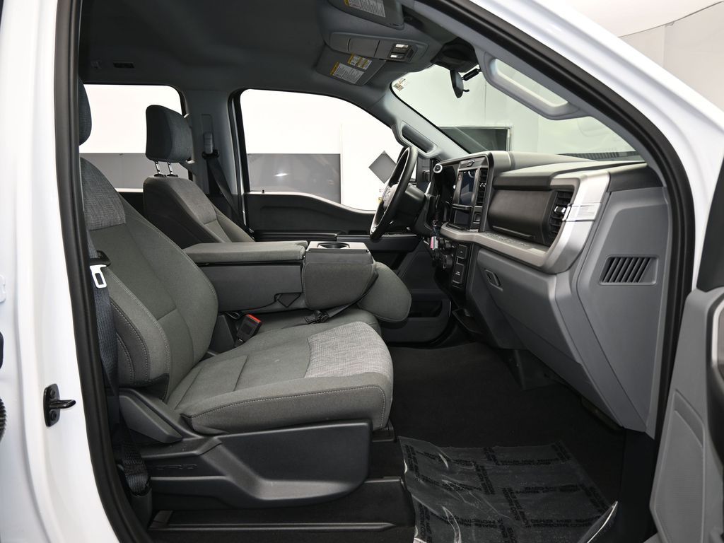 Used 2025 Oxford White Ford XLT image 46