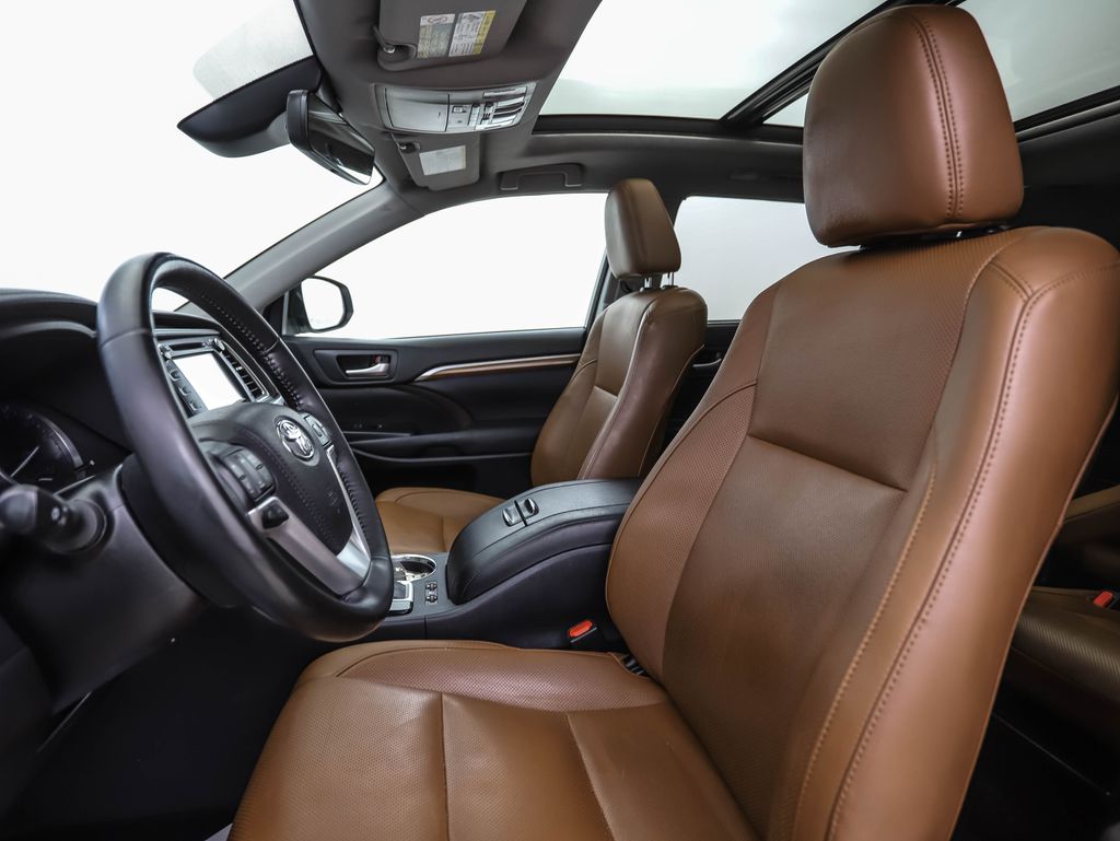 Thumbnail: 2018 Toyota Highlander - 11