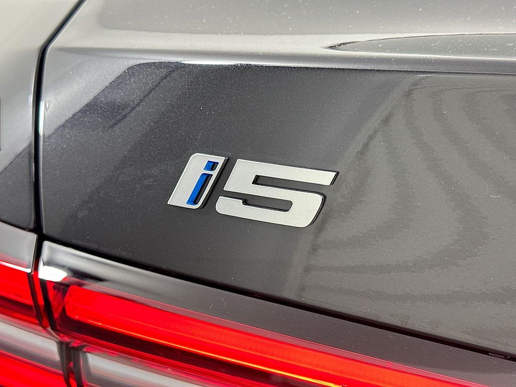 Thumbnail: 2024 BMW i5 - 22
