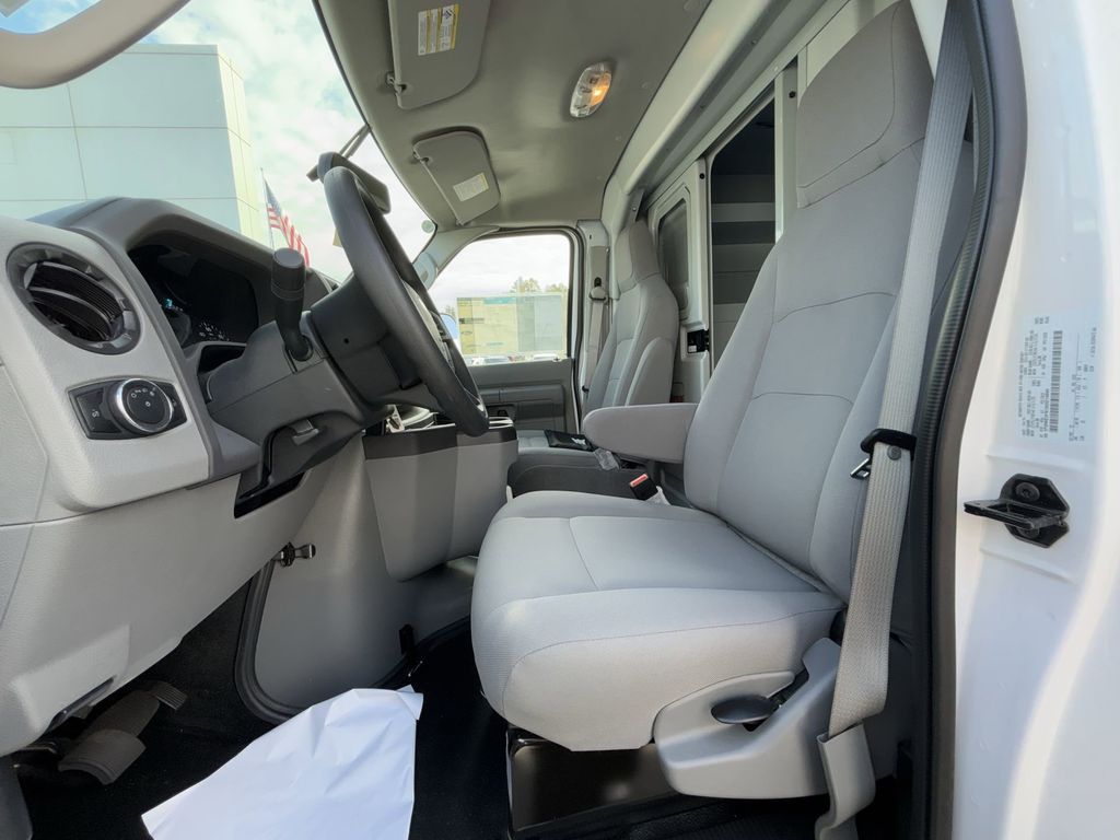 New 2025 Oxford White Ford E-350 SRW image 13