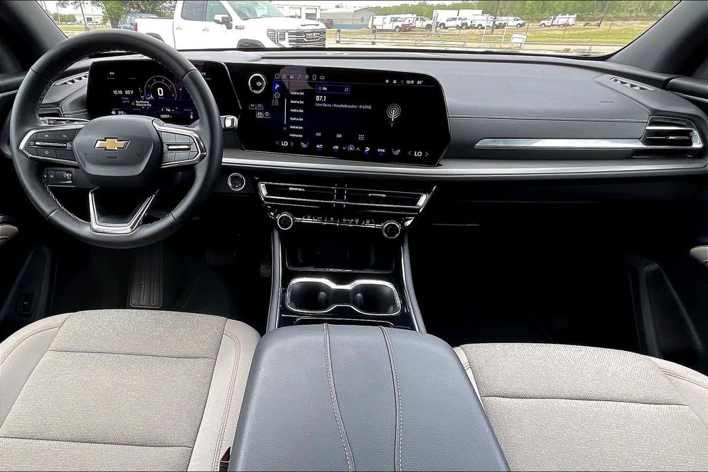 Used 2025 Chevrolet Traverse LT 4D Sport Utility