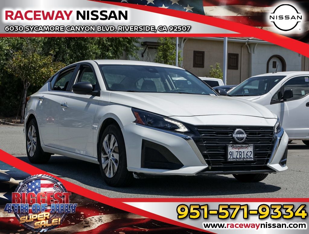 Glacier White 2024 Nissan Altima Sedan Front-Wheel Drive Continuously Variable Transmission