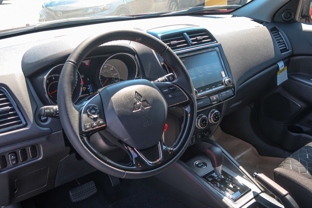 2027 Mitsubishi Outlander Sport LE
