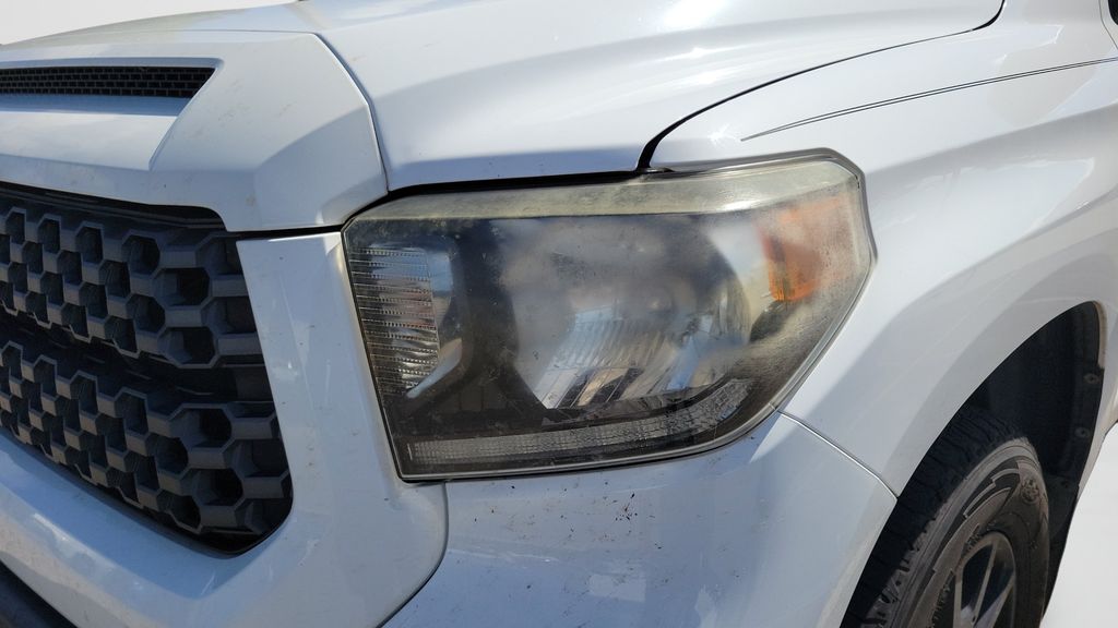 Used 2020 White Toyota SR5 image 7
