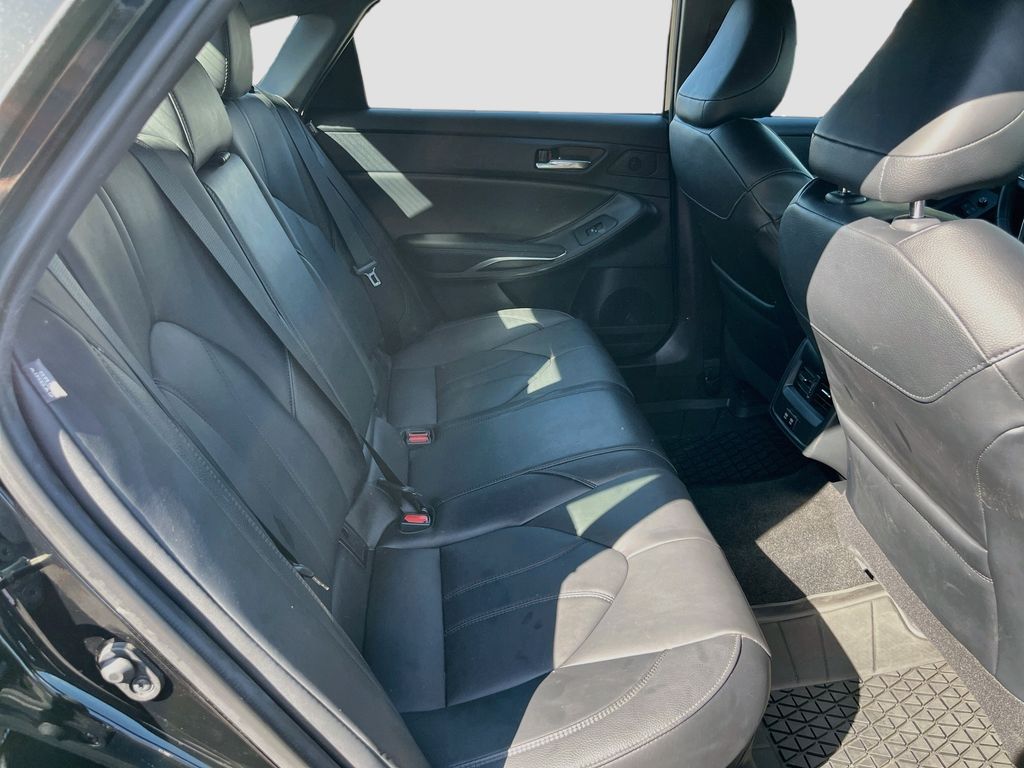 Used 2020 Black Toyota XLE Plus image 27