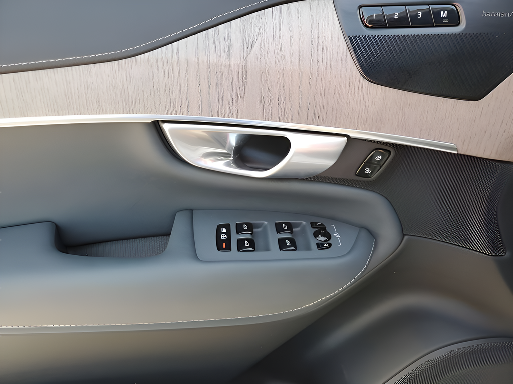 Used Car 2024 Volvo Xc90 Recharge Plug-in Hybrid  Ultimate For Sale Under $50,000 In Austin, Texas