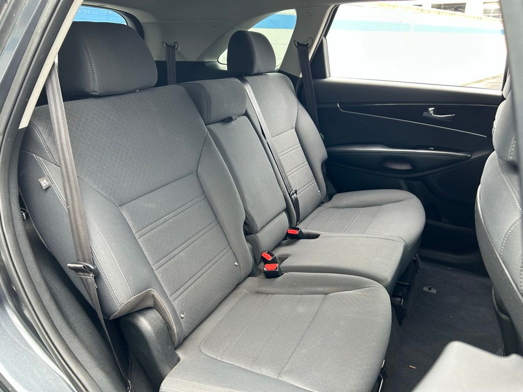 2020 Kia Sorento LX 21