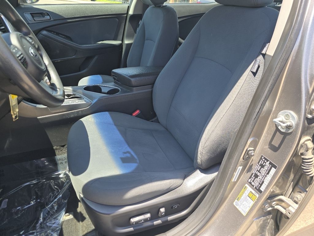 Used 2015 Silver Kia LX image 20
