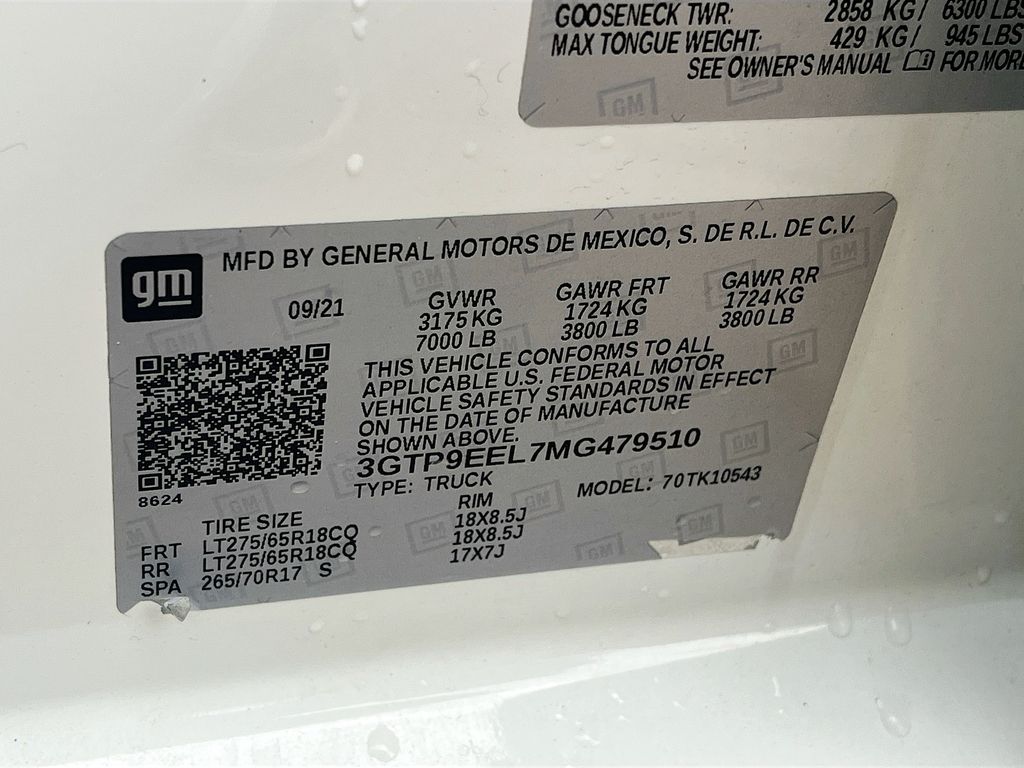 Used 2021 White GMC AT4 image 29