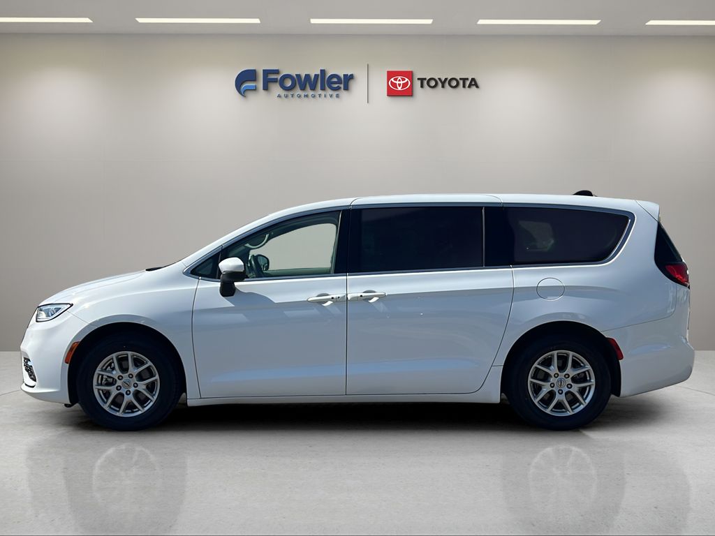 View vehicle photo 4