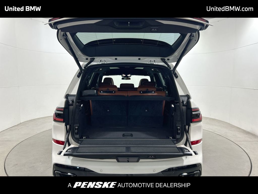 Thumbnail: 2026 BMW X7 - 22