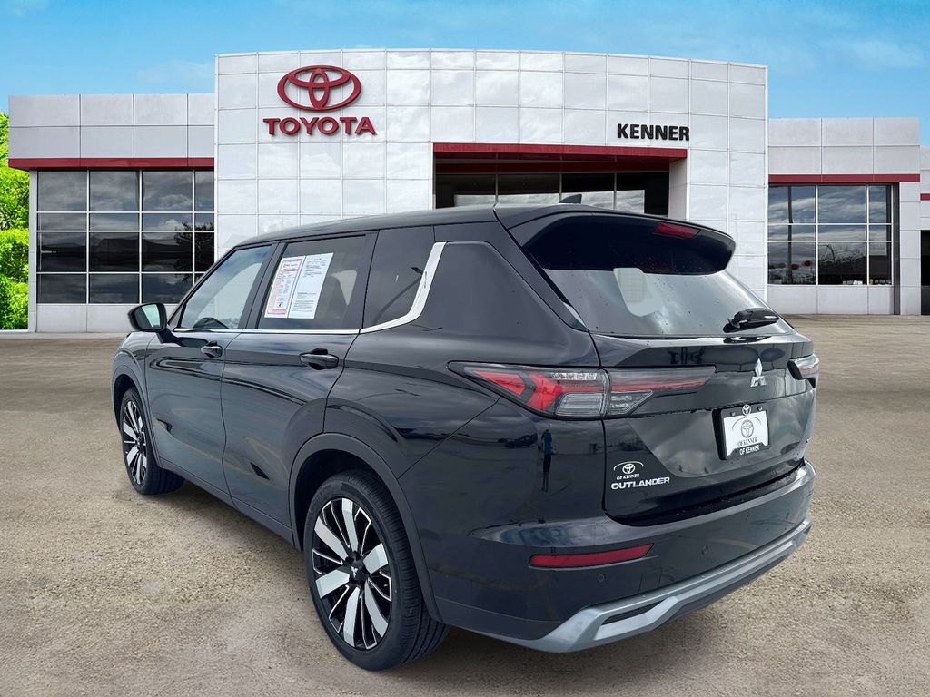 2025 Mitsubishi Outlander - 3