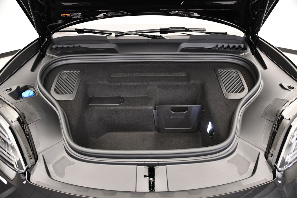 Thumbnail: 2025 Porsche Macan - 13