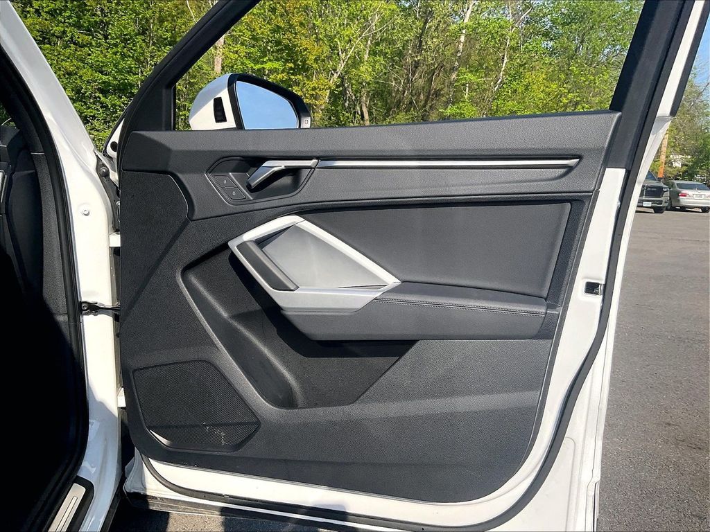 2025 Audi Q3 — photo 22