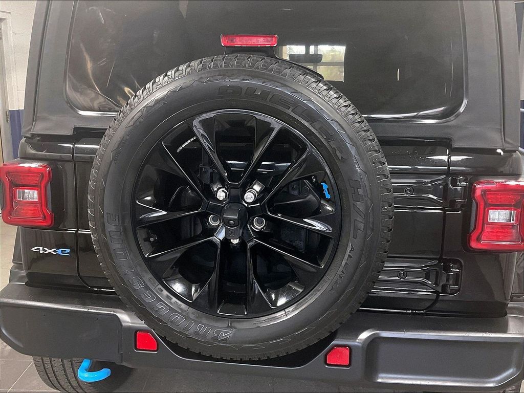 2023 Jeep Wrangler — photo 27