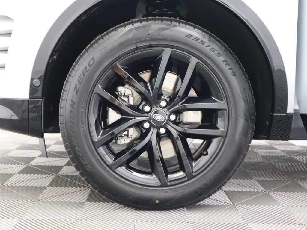 Thumbnail: 2024 Land Rover Discovery Sport - 31