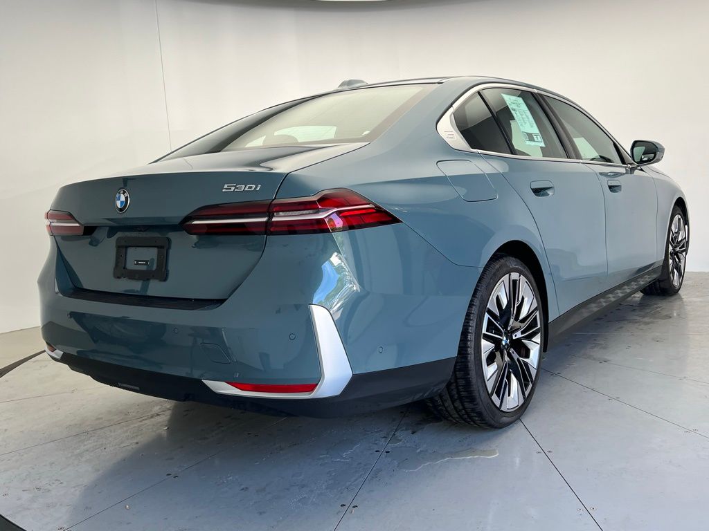 Thumbnail: 2024 BMW 5 Series - 3