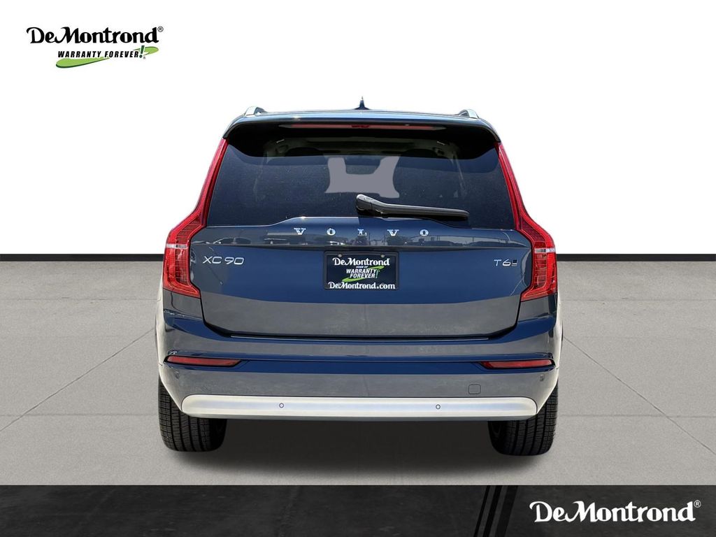Used 2022 Denim Blue Metallic Volvo T6 Momentum image 6